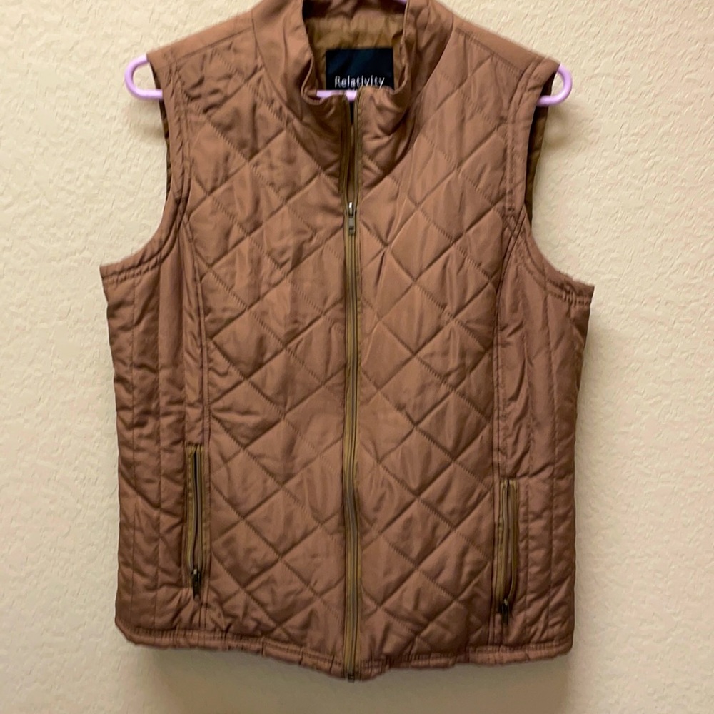 Brown puffer vest. Like new!!